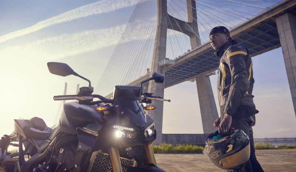 Honda Hornet buzzes in
