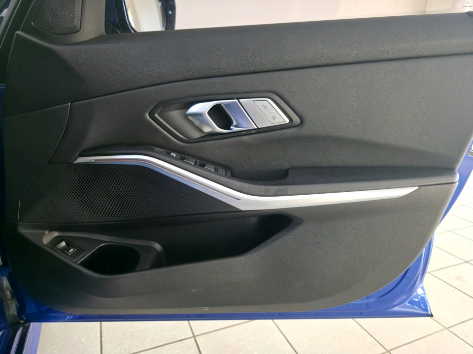 Photo 14 of 20