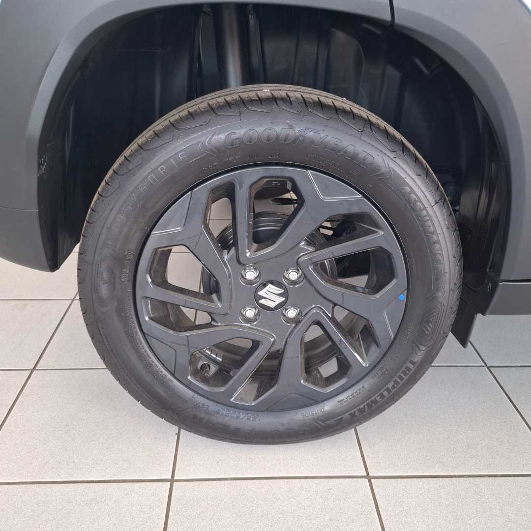 Photo 9 of 28