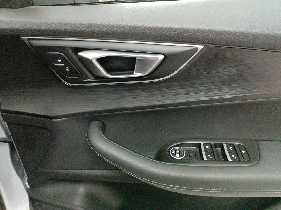 Photo 27 of 28