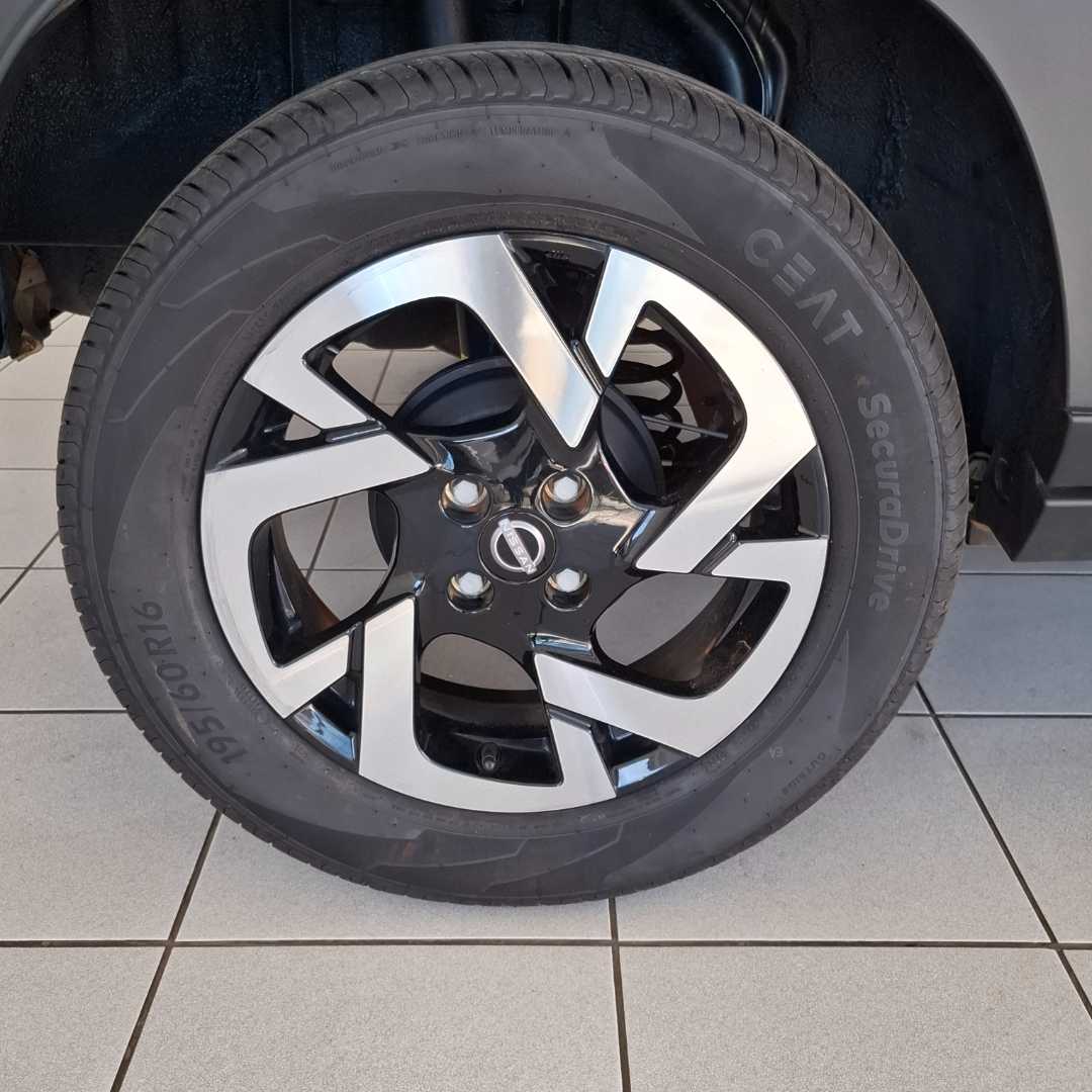 Photo 9 of 28