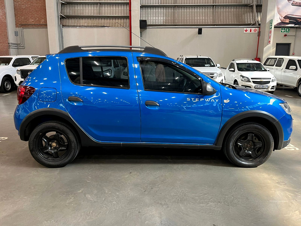 Photo 2 of 18