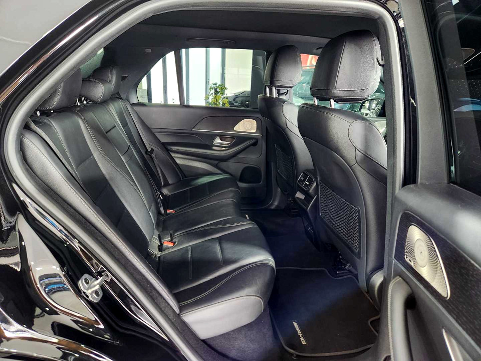 Photo 17 of 20