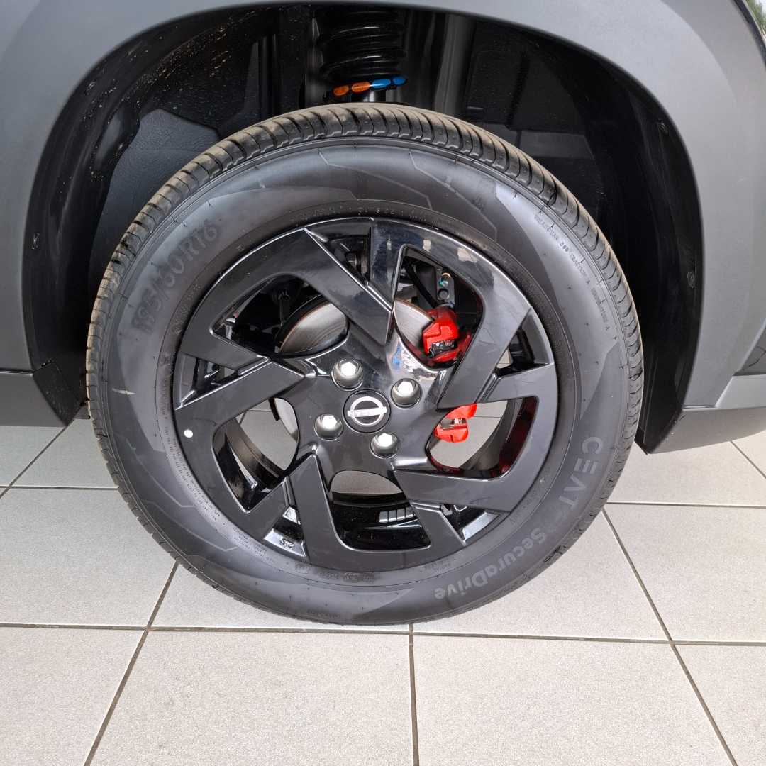 Photo 9 of 28