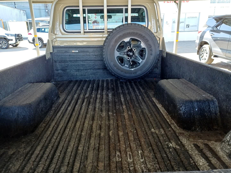 Photo 18 of 28