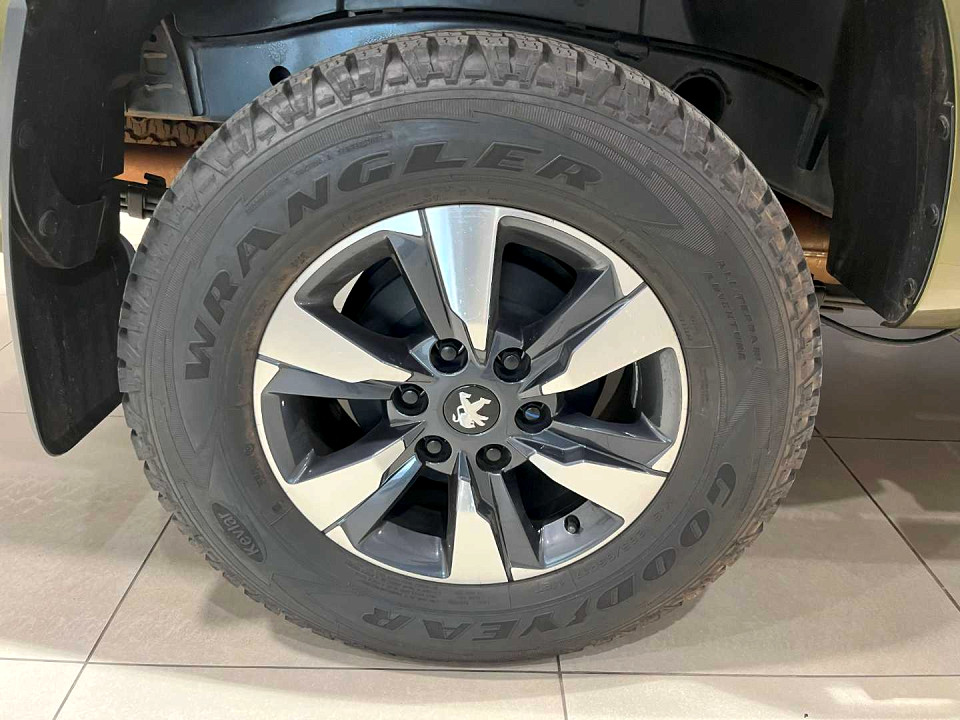 Photo 4 of 19