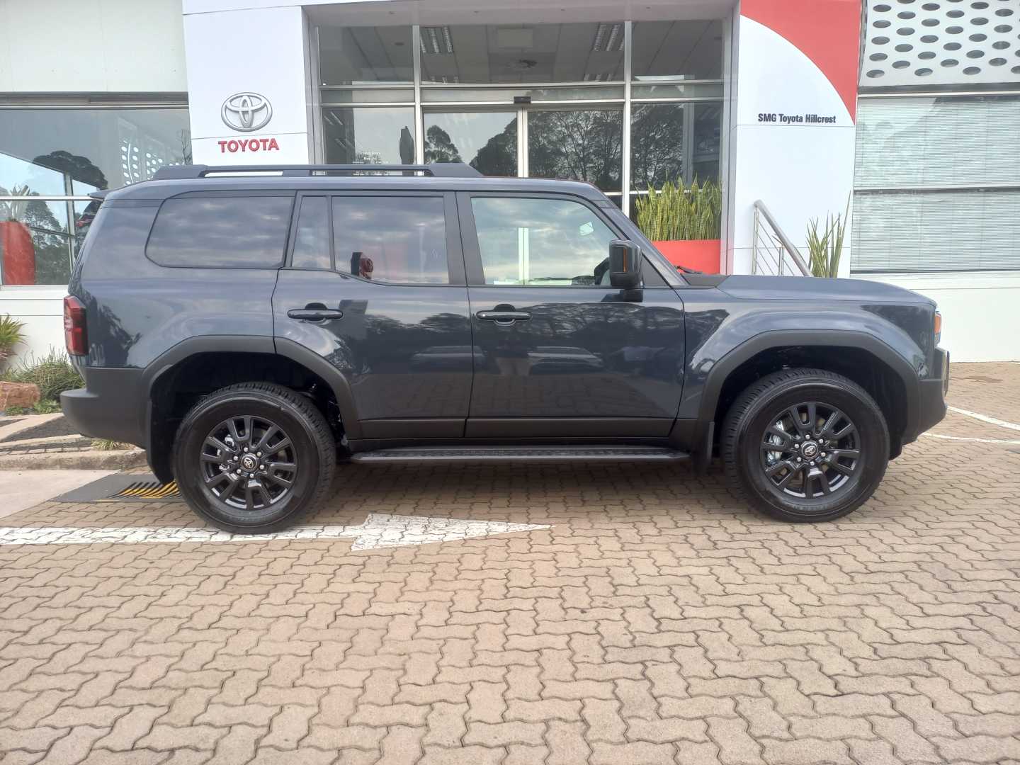 Photo 3 of 27