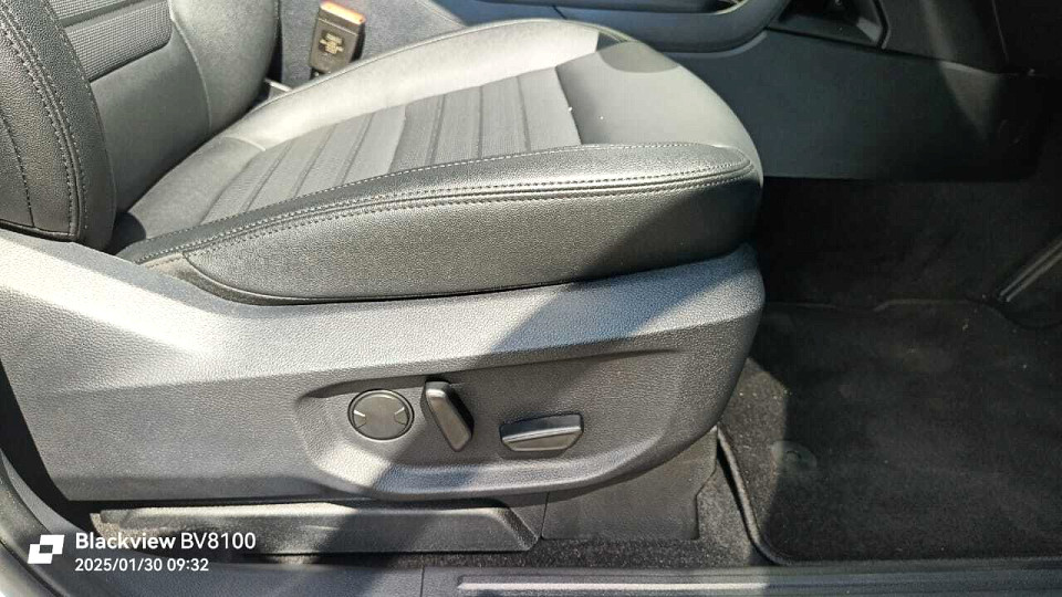 Photo 16 of 28