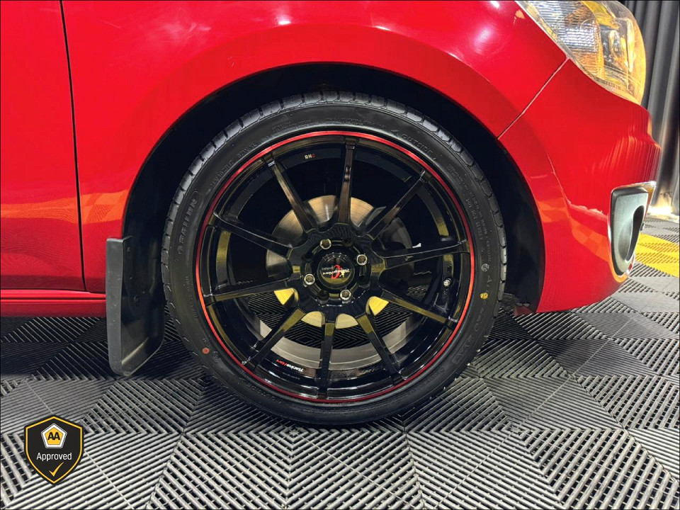 Photo 3 of 19