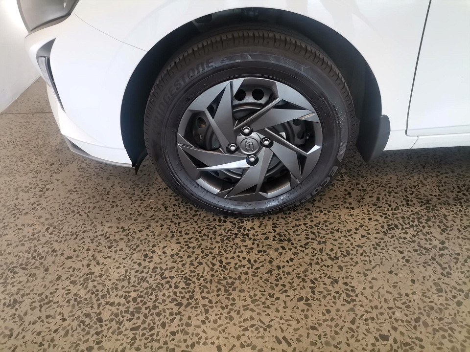 Photo 17 of 23