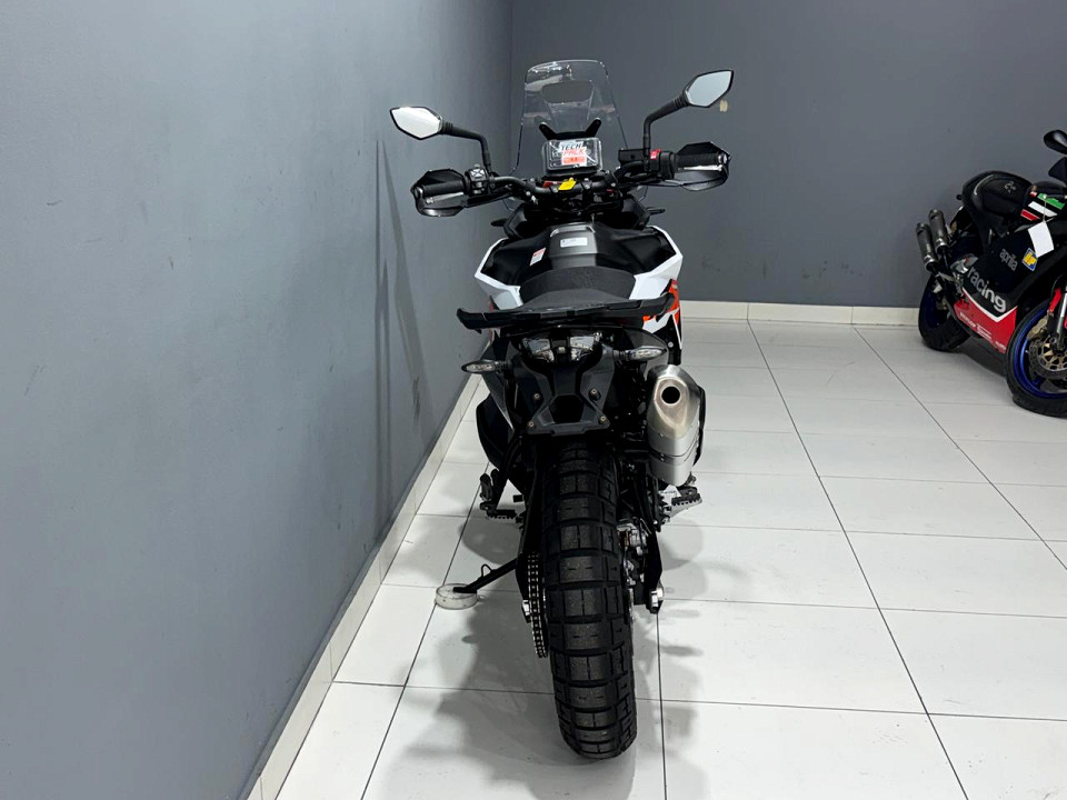 Photo 18 of 27