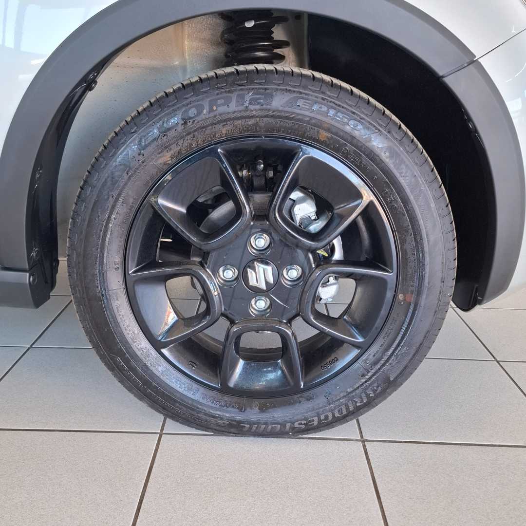 Photo 11 of 28