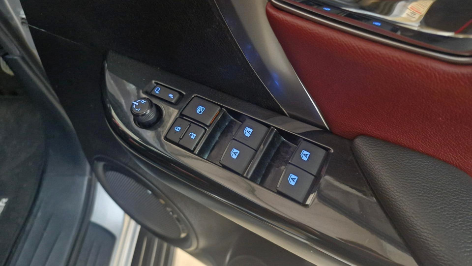 Photo 11 of 27