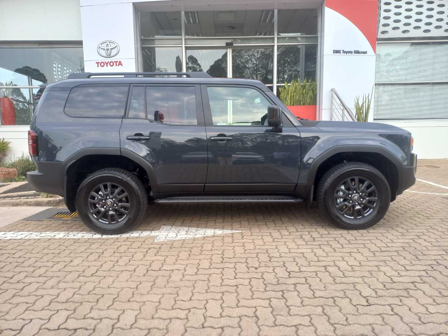 Photo 3 of 27