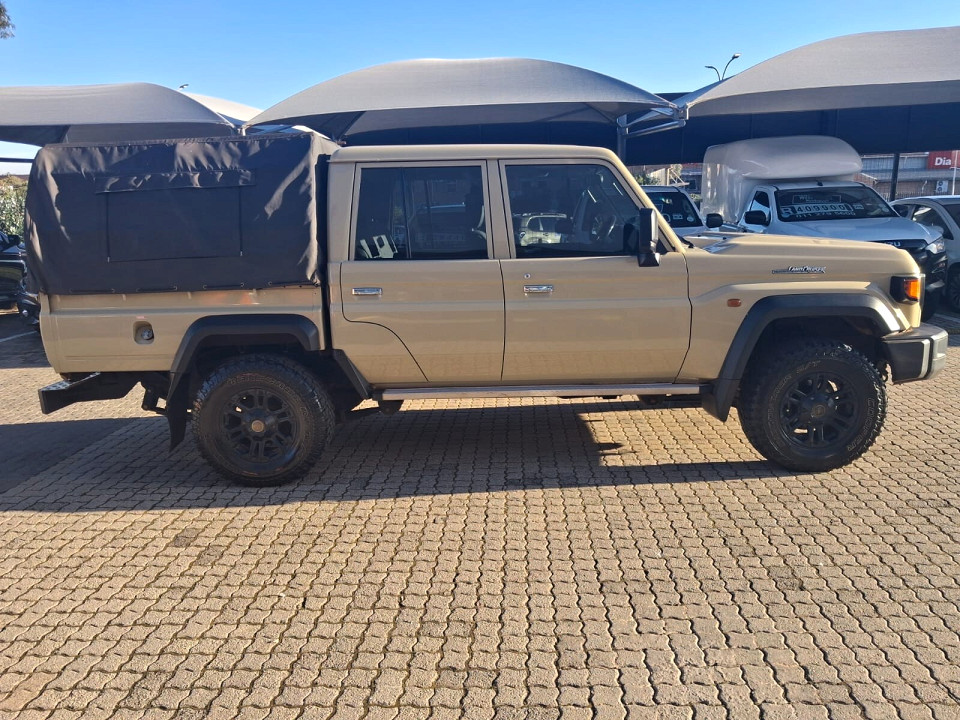 Photo 3 of 18