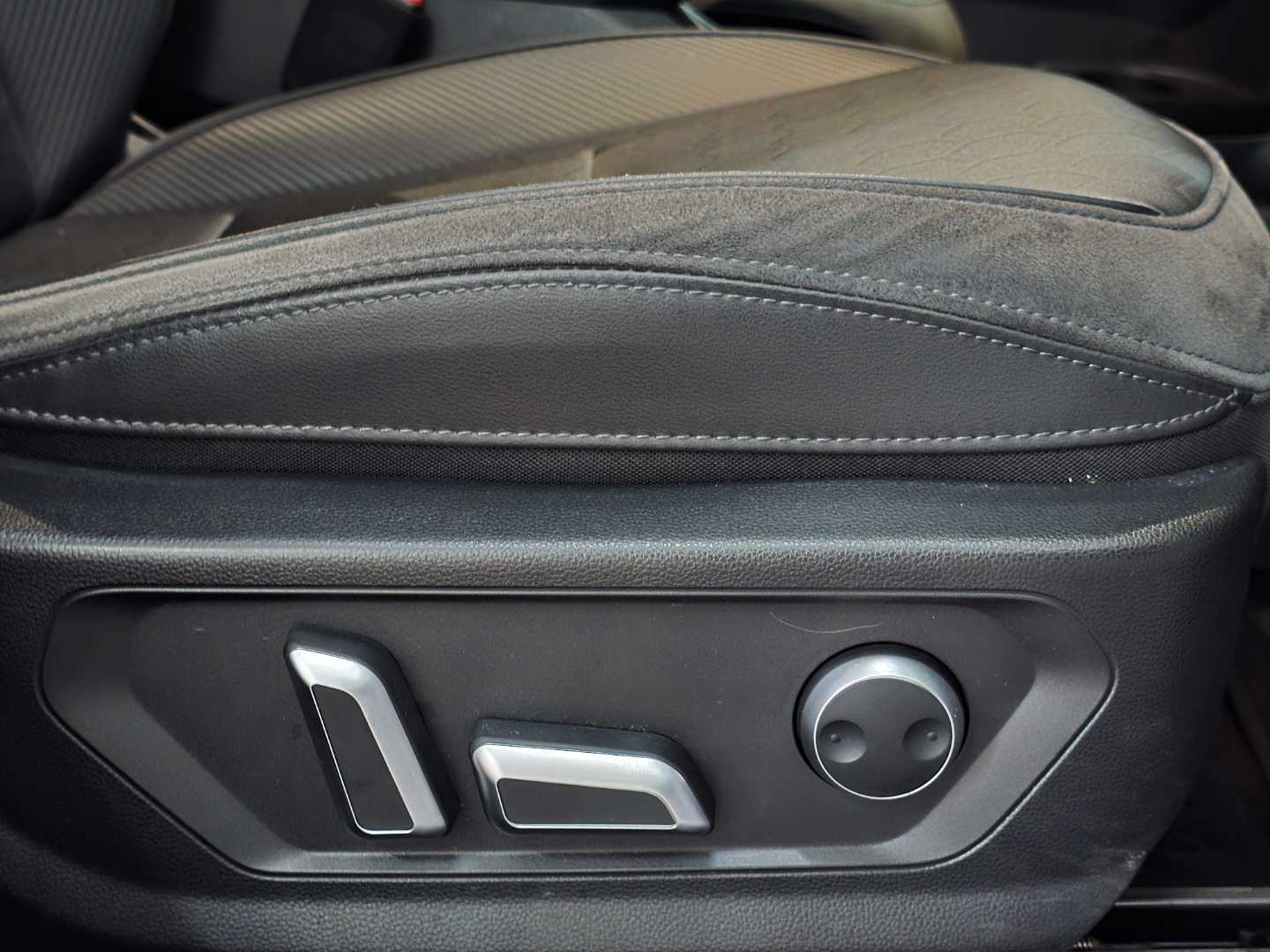 Photo 4 of 33