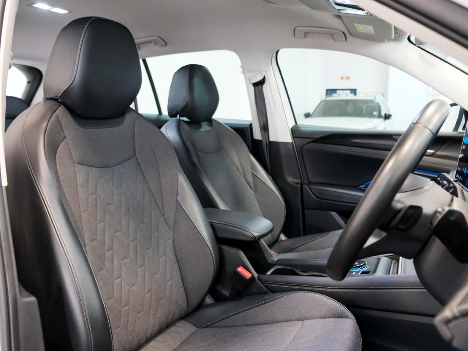 Photo 11 of 26
