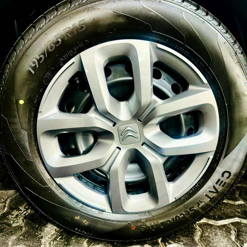 Photo 16 of 23
