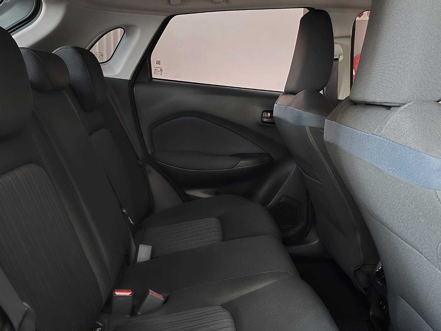 Photo 4 of 25