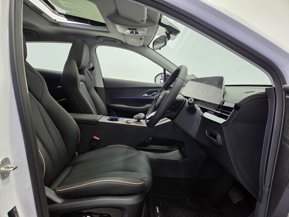 Photo 11 of 24
