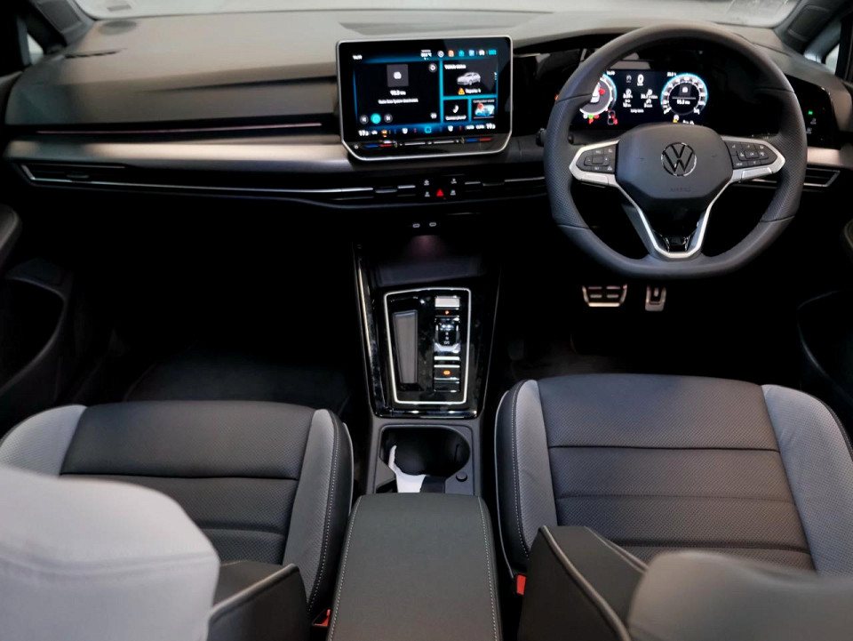 Photo 16 of 27
