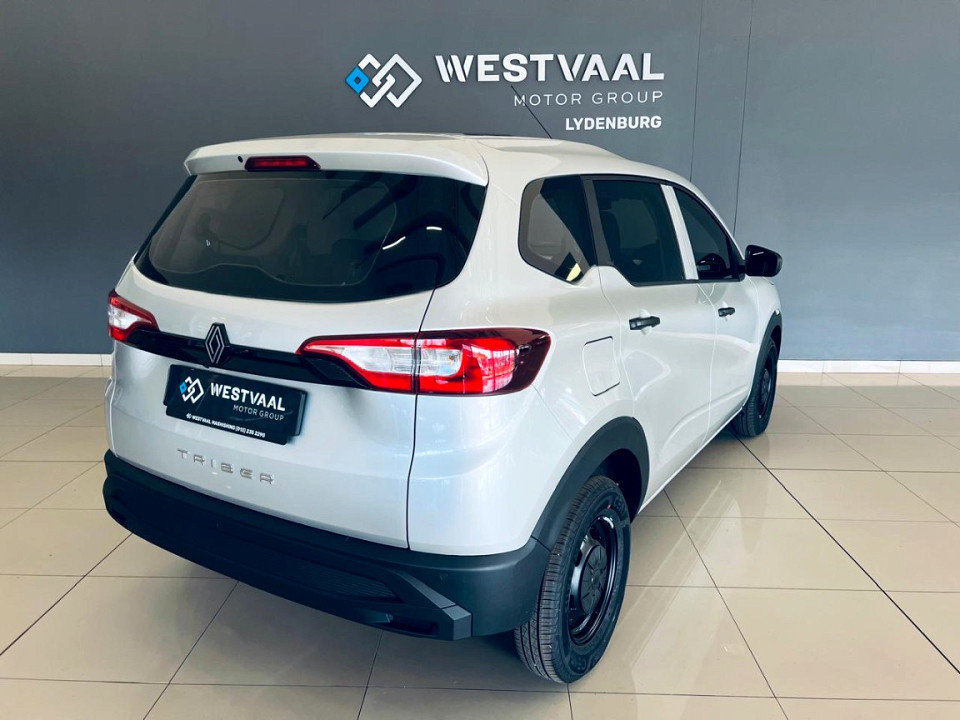Photo 18 of 24