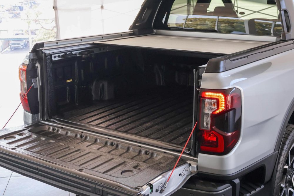 Photo 16 of 32