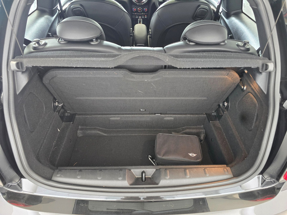 Photo 11 of 17