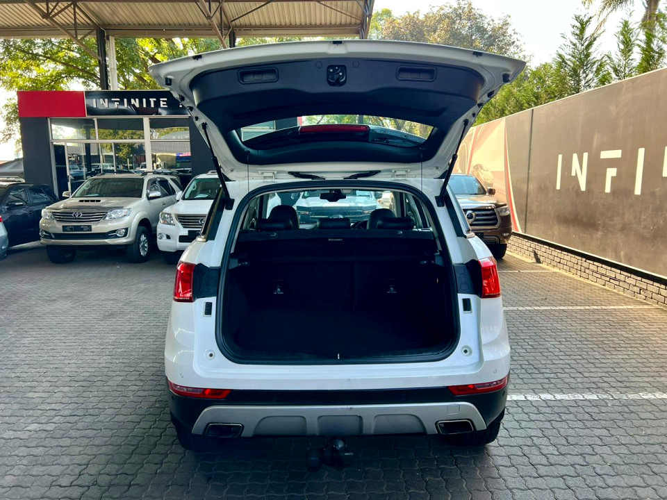 Photo 11 of 20