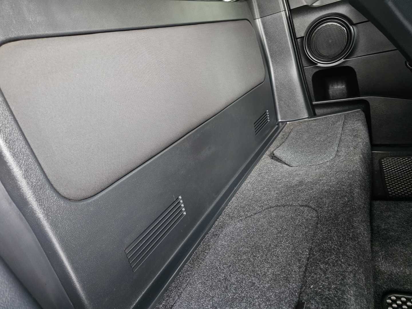 Photo 4 of 26