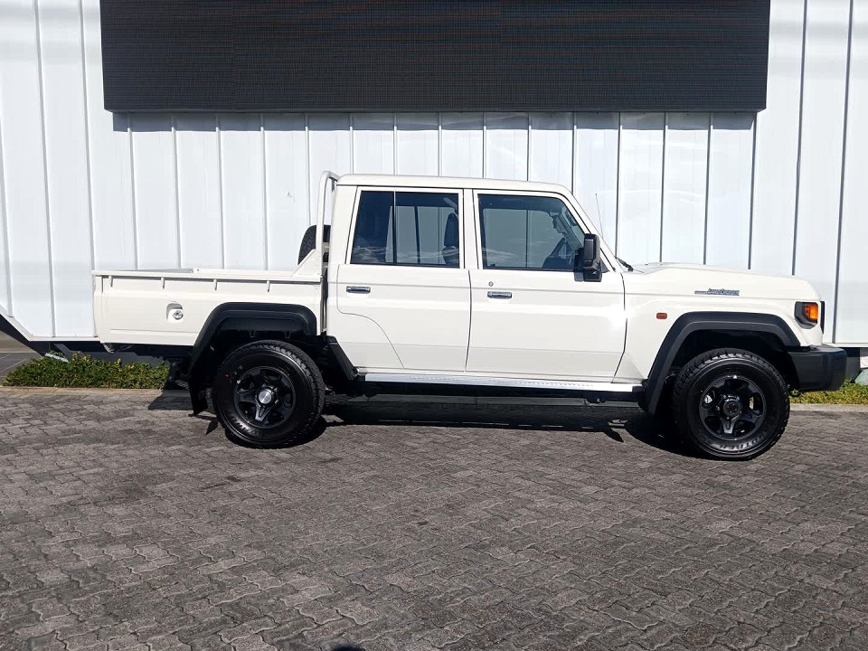 Photo 3 of 28