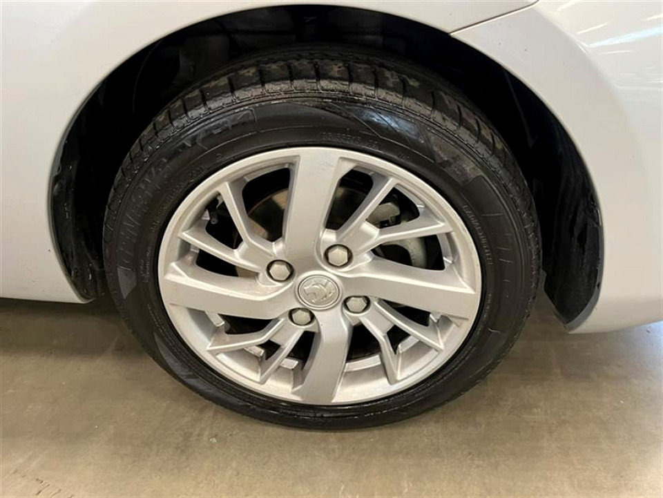 Photo 9 of 15