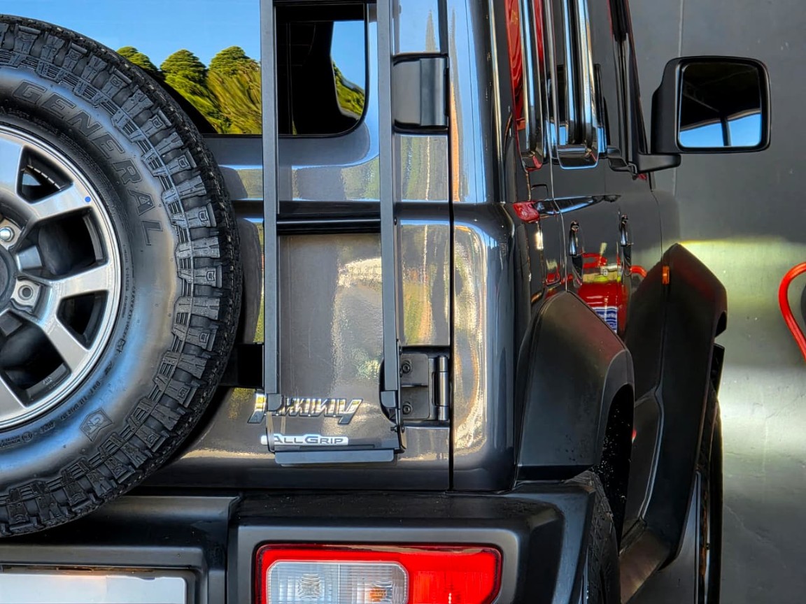 Photo 11 of 33